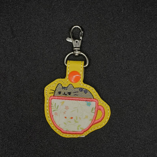Kitty in a tea cup - yellow vinyl - Key Fob Back Pack Charm